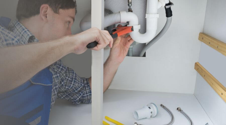 Local expert plumbing services in Wolcottville, IN